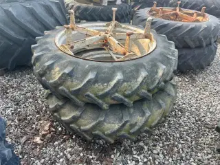 Pirelli 12,4R36 Molcon 5 arme bred