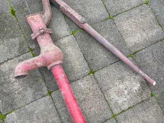 Gammel vandpumpe
