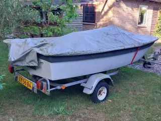 Jolle med motor og trailer