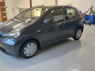 NYSYNET Toyota Aygo 1,0 LAVT KM. TAL