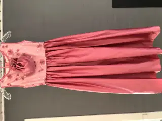 Lyserød kjole 10 år