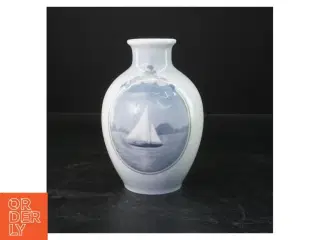 Porcelæns vase med sejlskibsmotiv fra Royal Copenhagen (str. 17 cm)