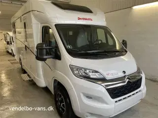2024 - Dethleffs Just T 7052 EB - 90 Year   Enkeltsenge over garagen og el-hæve/sænkeseng over siddegruppen