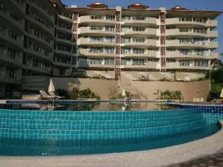 Lej bolig i Hua Hin Thailand, stor hjørne lejlighed med havudsigt 2 balkoner, 3 soveværelser+ 2 bad