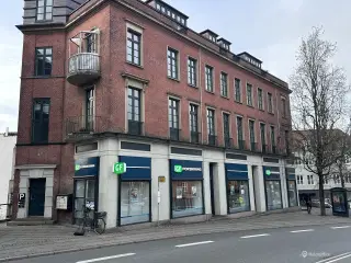 Erhvervslejemål til butik eller kontor – centralt i Kolding centrum