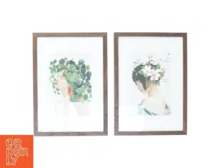 2 kvindeportrætter i billedrammer i træ (str. 32 x 23 cm)