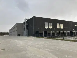 10.072 m2 Lager- Logistik-lejemål med 600 m2 kontor