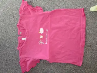 T-shirt og shorts str. 80 