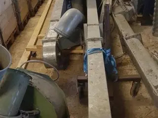- - - Elevator 20 t ca. 8,5 meter