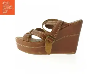 Brune kilehæl sandaler i størrelse 39 fra M.officer (str. 39 )