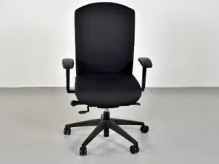 Köhl kontorstol med sort polster og armlæn