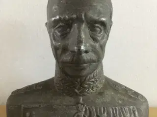 Kong Christian den 10. metal buste. 