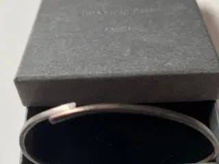 Unikt armbånd i oxygeret sølv fra Tina Kronhorst