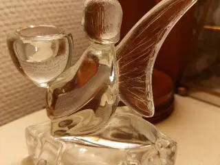 To englestager i glas