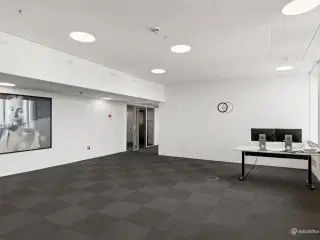 275 m² lyst kontorlejemål i Søborg Tower med bemandet reception.kantine og fri parkering.