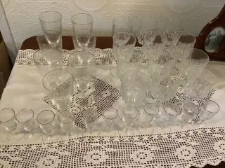 Kongeå glas med flere. 