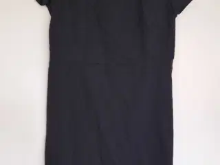 Sort kjole med lynlås 