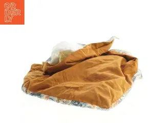 Dyne med betræk (str. 92 x 67 cm)