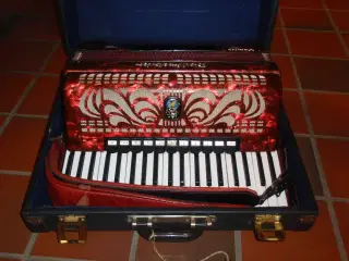 Ældre Weltmeister Harmonika mrk. Caprice.