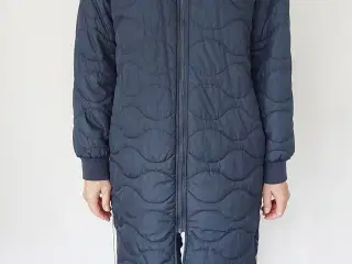 Nümph quilted lang overgangsfrakke, mørkeblå.