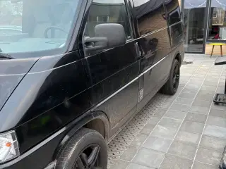 VW Transporter 2,5 TDi Kassevogn