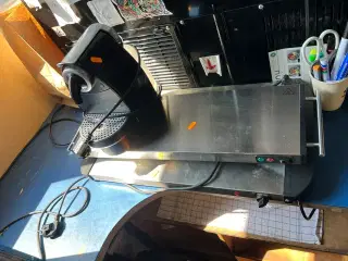 2 varmeplader samt NESPRESSO C100 kaffemaskine