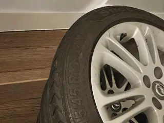 18" alufælge med sommerdæk – passer bl.a. Opel, BM