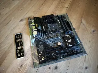 ASUS TUF GAMING B550-PLUS Bundkort
