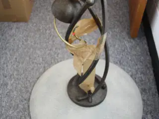 Loftslampe i jern og glas