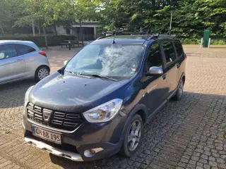 7 pers. Bil med hjemmelavet camper indretning