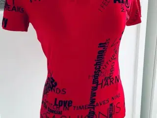 Rød T-shirt fra Moschino Jeans 