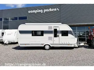 2024 - Hobby De Luxe 495 WFB   Næsten ny med meget udstyr, mover og tagmonteret markise. Ny pris over kr. 330.000