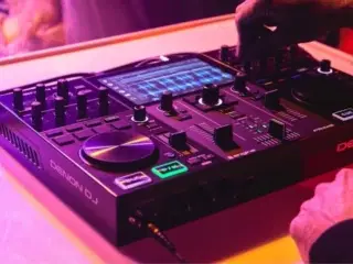 UDLEJES - Professionel DJ pult