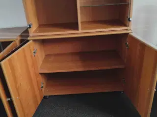 Svæve reol over og underskabe