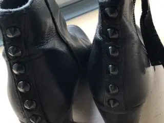 Billi bi støvler