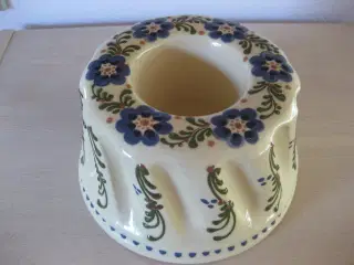 Skøn randform i glaseret keramik ;-)