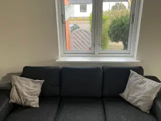 Mørkegrå stof sofa
