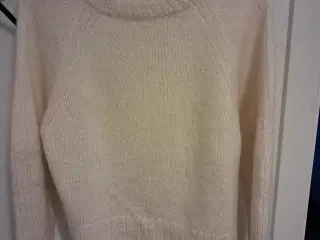 Strikket sweater i lækker uldgarn