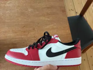 Air Jordan 1 low Chicago 