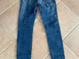 B.Young jeans str. 30