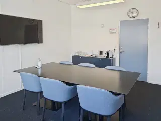 Plads i åbne kontorlandskaber til 10 personer
