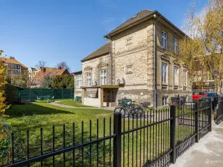 Eftertragtet beliggende kontorlokaler TIL LEJE