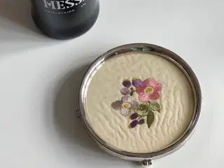 Bordskåner, broderet