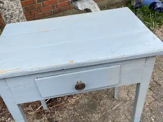 Lille bord/blå Retro 400,- (samt skammel kr 200,-)