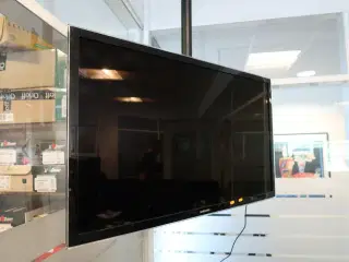 Fjernsyn SAMSUNG UE46D5005 med fjernbetjening samt computer