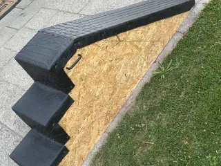 Hjemmelavet hundetrappe med rampe