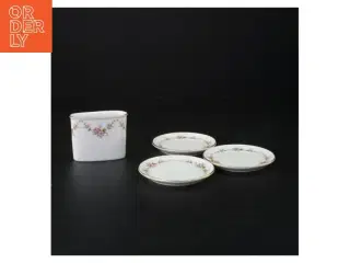 Porcelænstallerkener og lille vase/skål fra Benedikte (str. Diameter 8 cm og 7 x 5 og en halv cm)