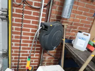 Kabeltromle med haveslange