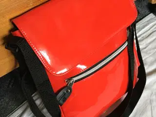 Flot rød taske 