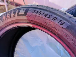 Michelin 245 45 19